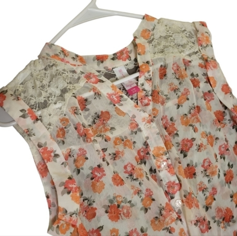 Floral Button Up Tank w/ Tie Front,‎ Lace Shoulder & Draping Back MINT CONDITION